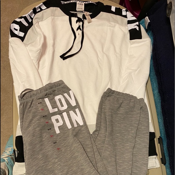 VS PINK CLASSIC JOGGERS VARSITY PULLOVER SET - Picture 2 of 15